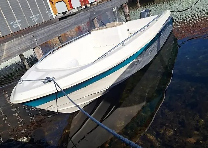 With Boat 아파트 Spangereid